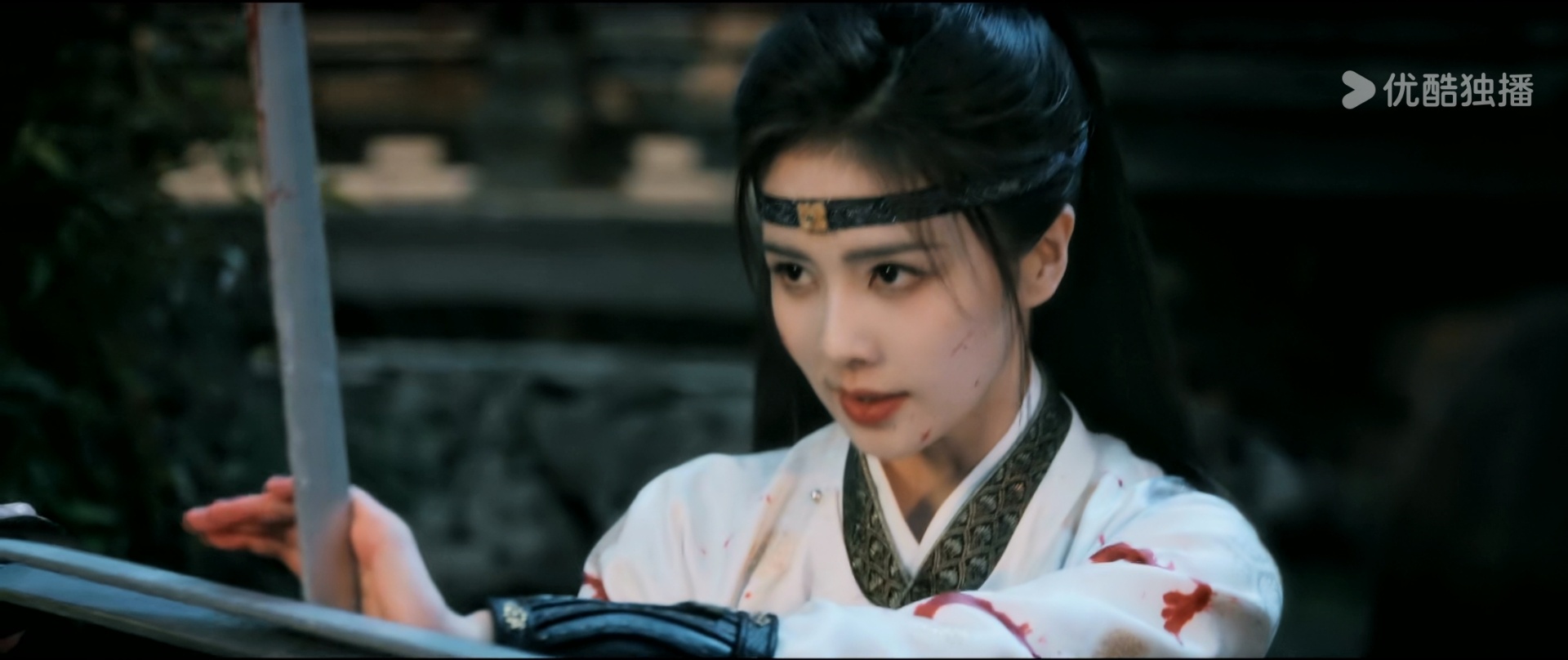 其实往好处想，那男的阻止一下，我能多看几集唐宫奇案呢。虽然最后他还是没什么用，虽