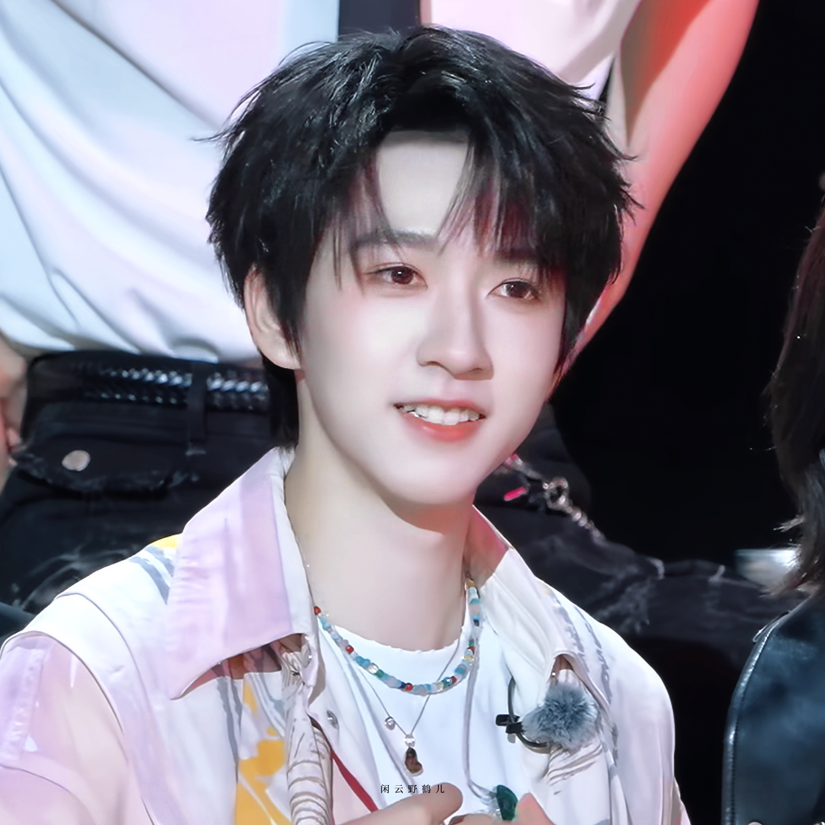 贺峻霖贺峻霖五十公里桃花坞6💚贺峻霖百度网盘代言人“为什么乌鸦会像写字台，因为