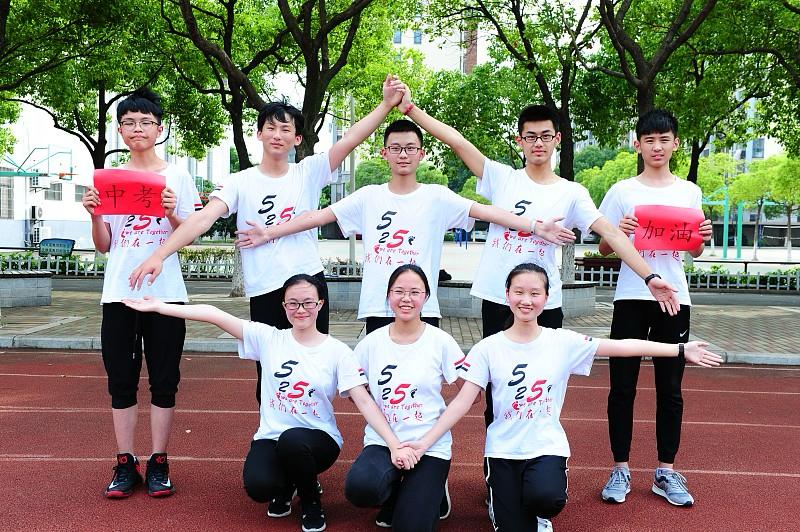 中考结果主要由初三的努力和初二的积累共同决定，但初三的冲刺更为关键。初二的知识是