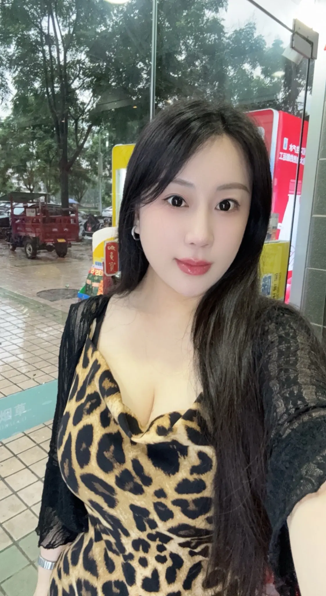 女店主日常分享 茶店老板娘 守店女老板 御姐老板娘 茶行老板娘