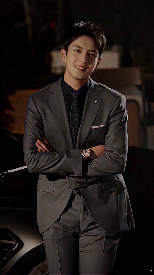 韩东君有自己的楼下等人赛道 当他站在楼下等待，韩东君使角色的内心世界如画卷般在观