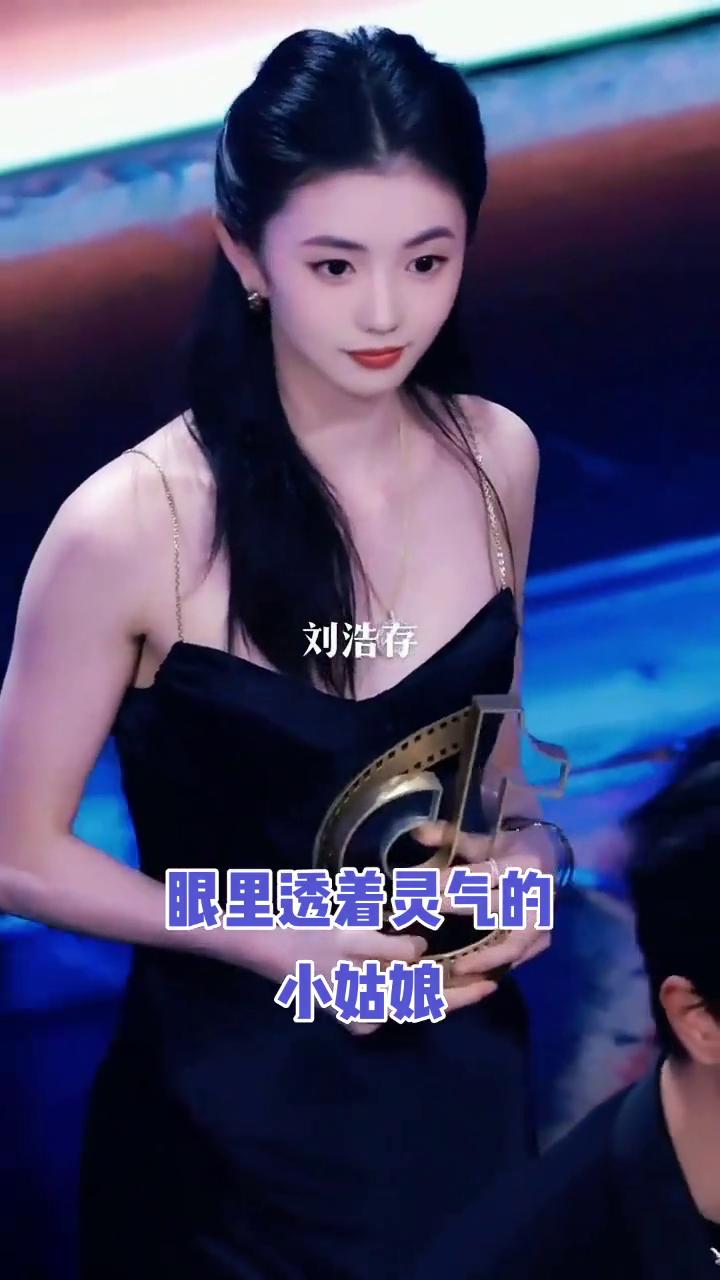 刘浩存，眼里透着灵气的小姑娘。