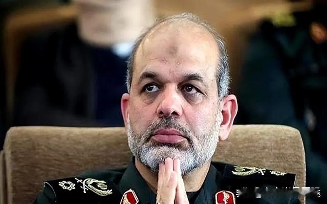 伊朗政权变天了！
4月23日，据《纽约时报》的消息称，伊朗革命卫队已经完成对该国