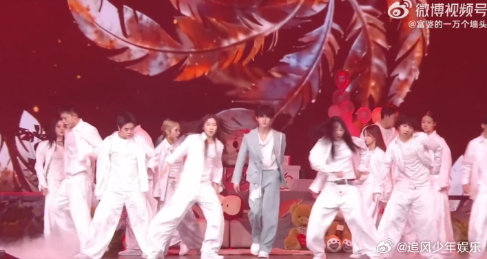 苏新皓的19岁成长分享会苏新皓再跳散落的华服 谁懂啊！苏新皓在19岁成长分享会再