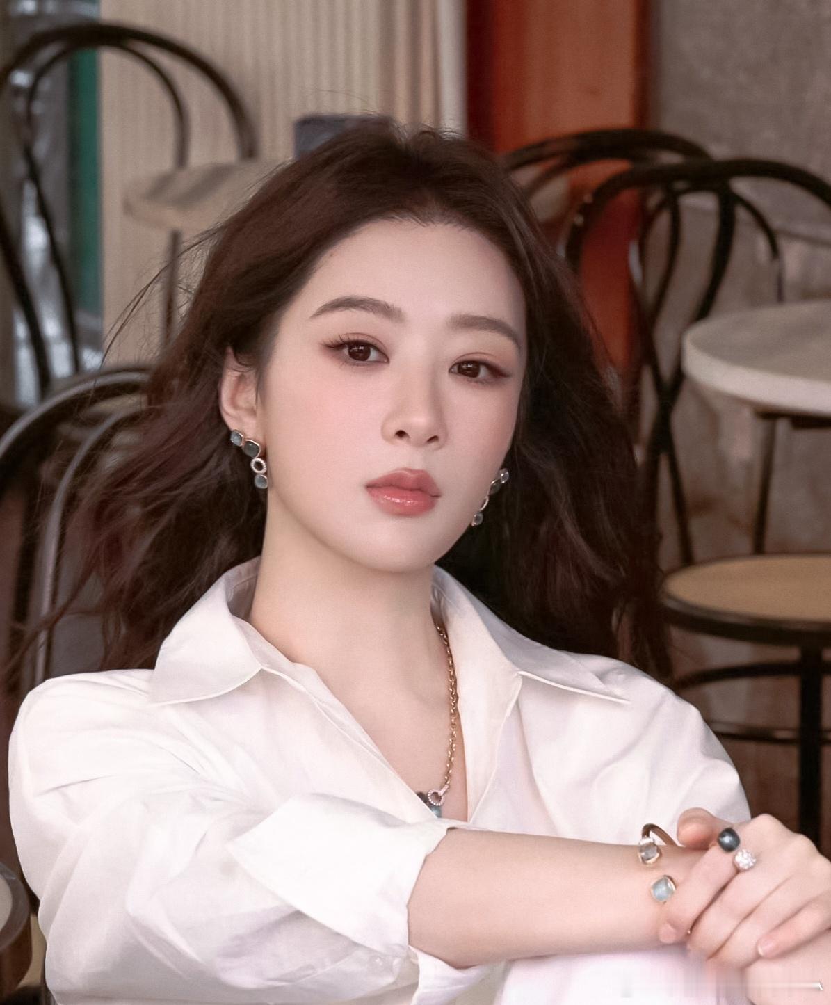 1.华策古装剧（锦绣惟芳）启动选角备案，拟邀杨紫李现三搭出演。推荐联合阵容：翟子