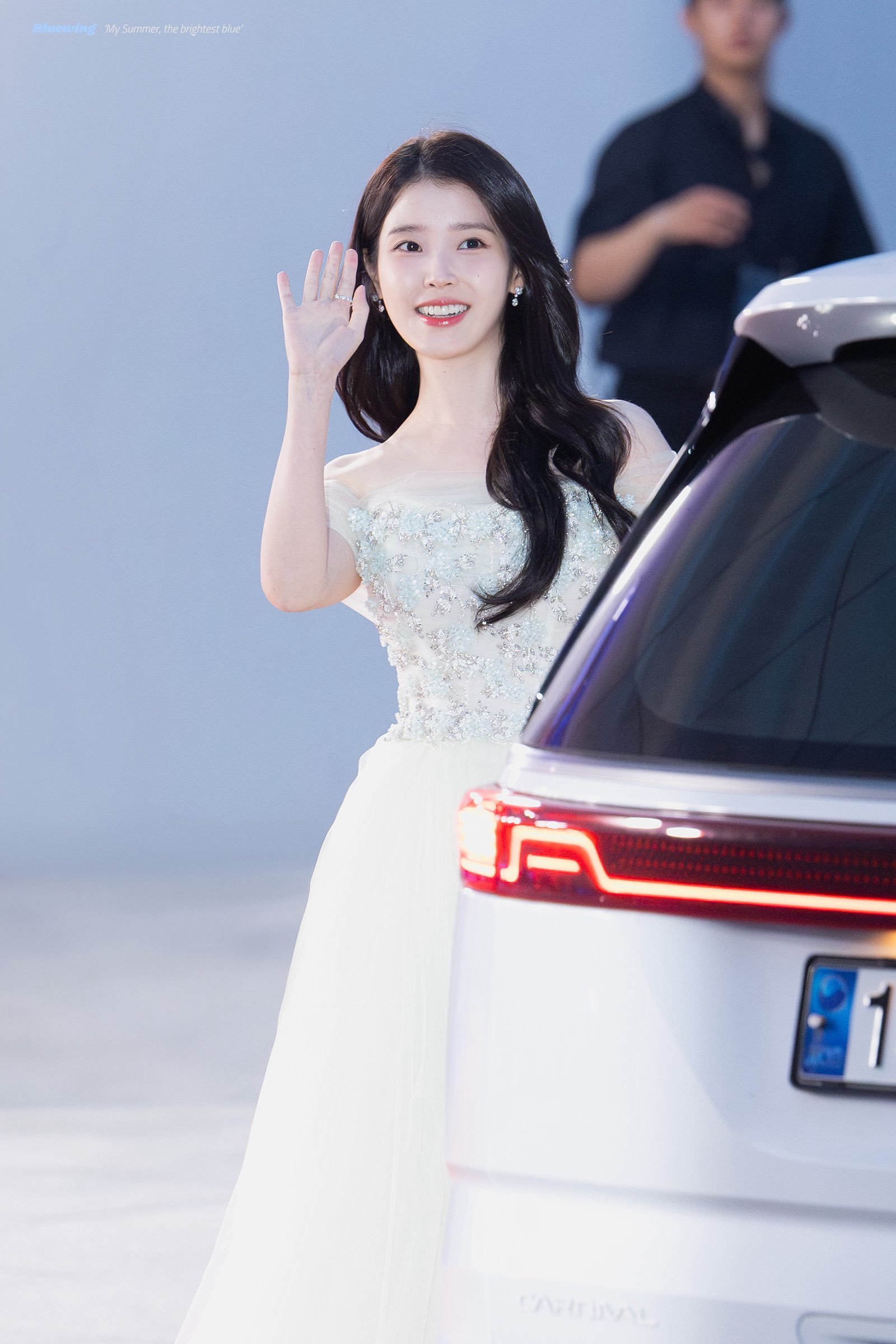 IU[超话]  🐥IU青龙视后 250718 IU青龙电视剧大赏高清饭拍cr.