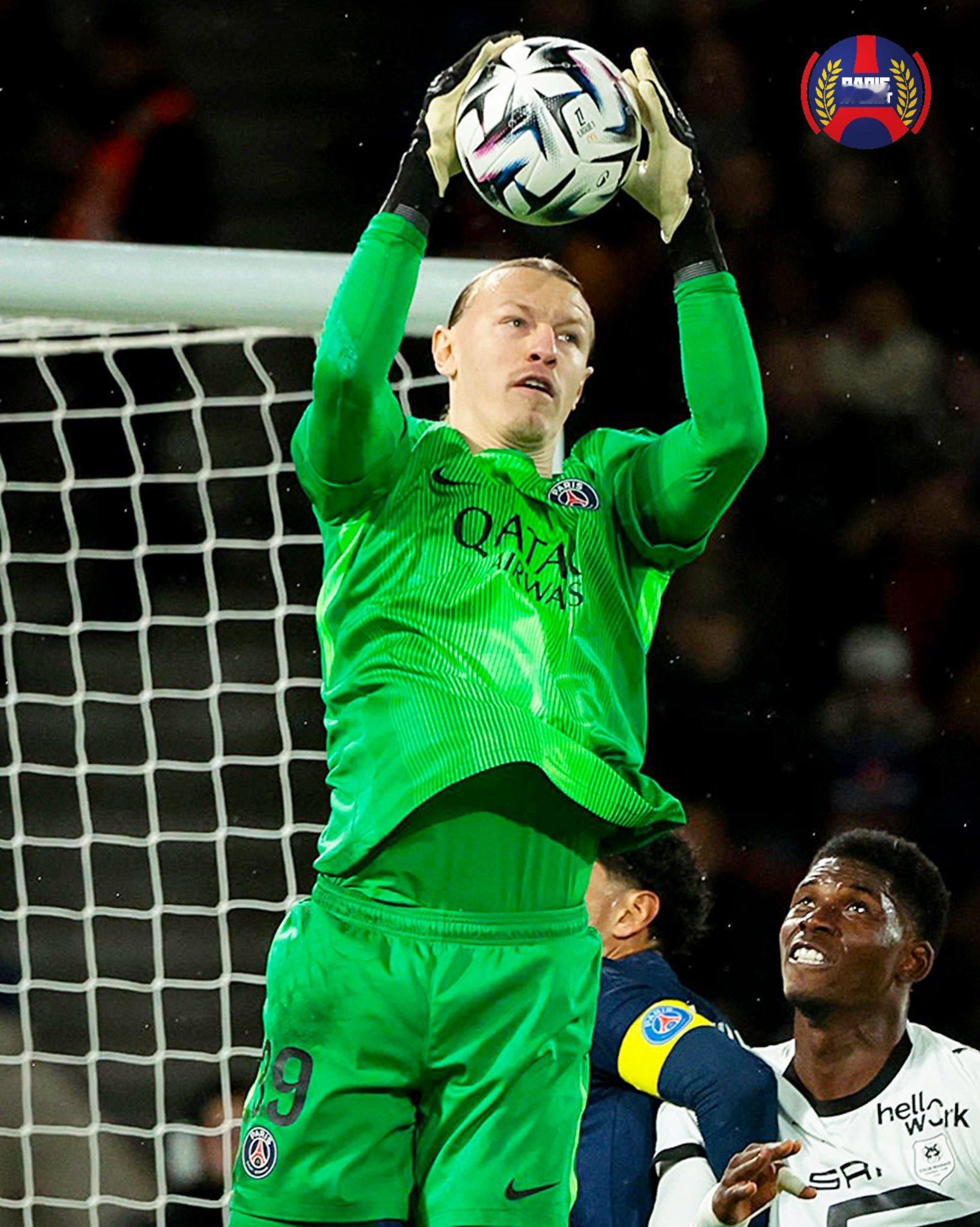 欧冠  ❤️💙🧤🇷🇺路易斯·恩里克想要的是终结自满情绪。他让萨福诺夫首发