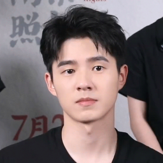 刘昊然 喝完你享年19我享年28 路演现场接梗丝滑不卡壳，松弛感拉满，完全没半点