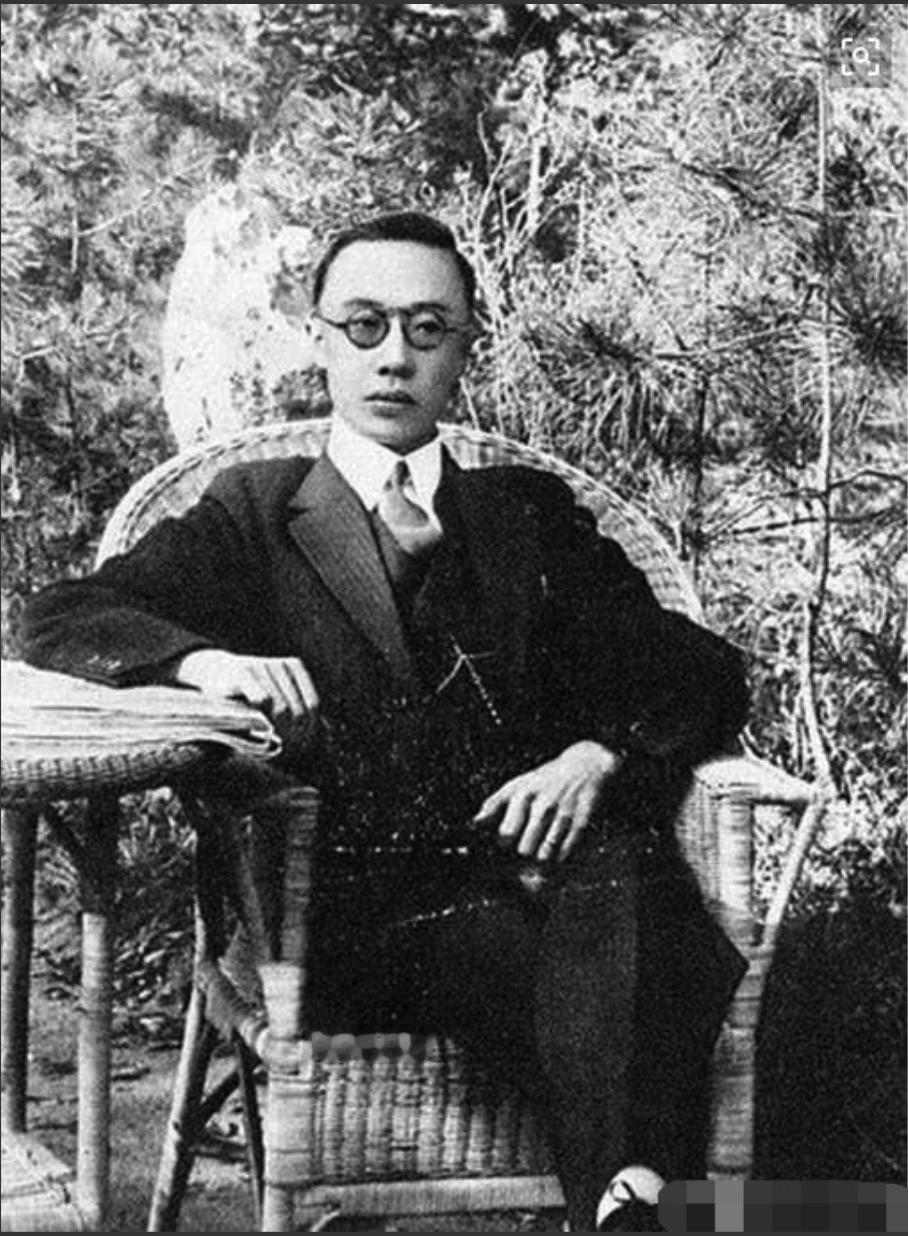 1956年，李玉琴到看守所探望溥仪，管理员破例让她留宿一晚。谁知同居一夜后，她竟