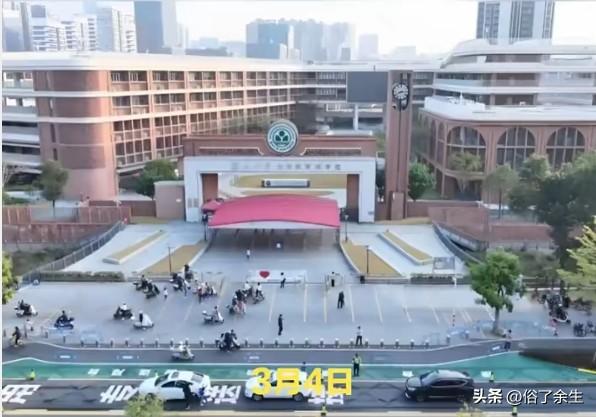 深圳试点推出全市首条学生接送专用车道，试运行一周后早高峰拥堵时间缩短40%，引发
