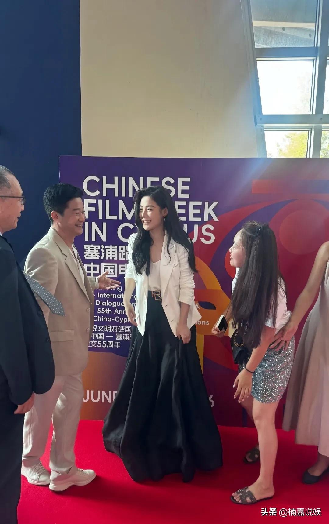 吴京和陈丽君，现身塞浦路斯电影节，生图的他们好真实，陈丽君好美，吴京看着好年轻。