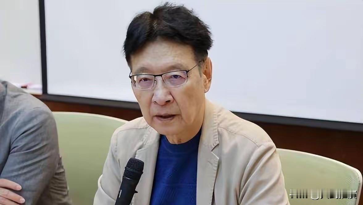 赵少康彻底被打垮了，也就是说赵少康的自信心被彻底打垮了。

节目里的一番讲解，让
