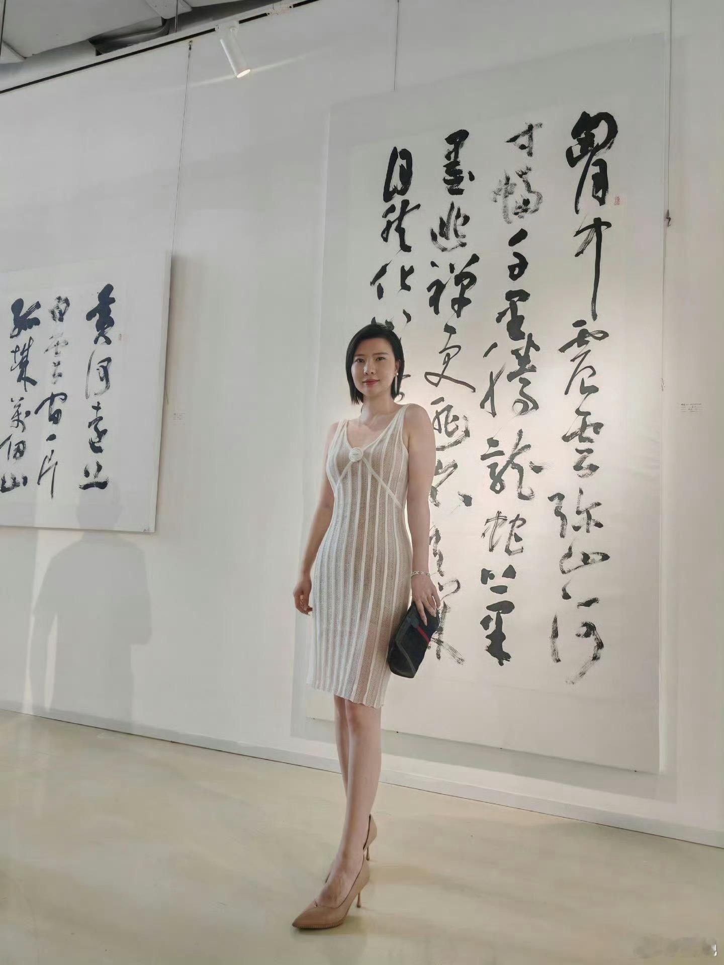书中自有颜如玉，书中自有黄金屋 ，有了姨姨你幸福 