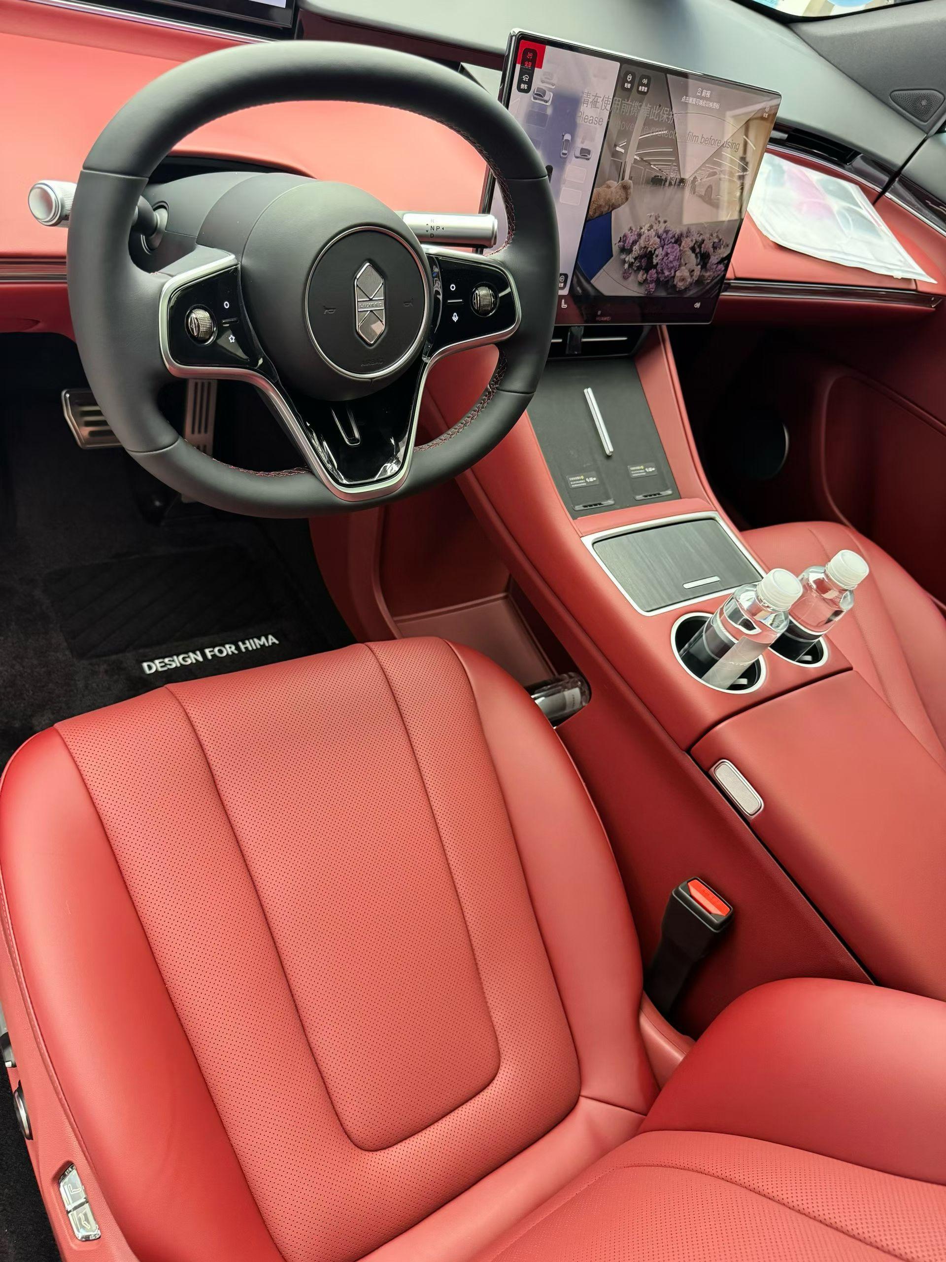 朋友刚提的黑武士版智界R7就迫不及待的用上智驾了从油车刚换到新能源最好先适应一段