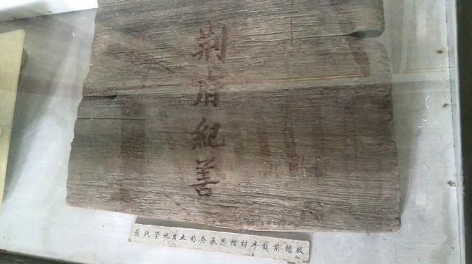 1981年的秋天，江苏淮安马甸中学的校园里，一阵锯木声打破了宁静。木工吴顺来正在