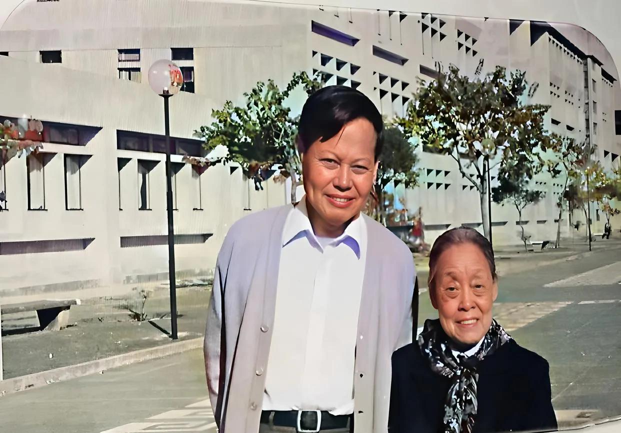 她只有小学文化，却培养出4个博士！诺贝尔奖得主杨振宁晚年含泪追忆：我的母亲，才是