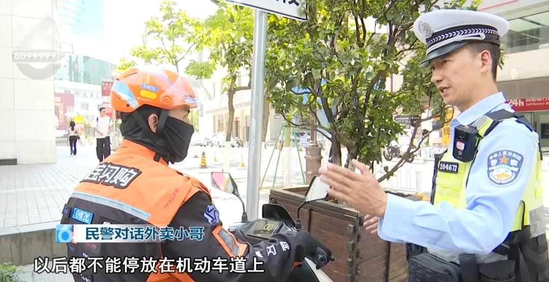 【昆明非机动车单次停车费由3元降至1元】 5月22日，昆明交警联合辖区物业，对宝