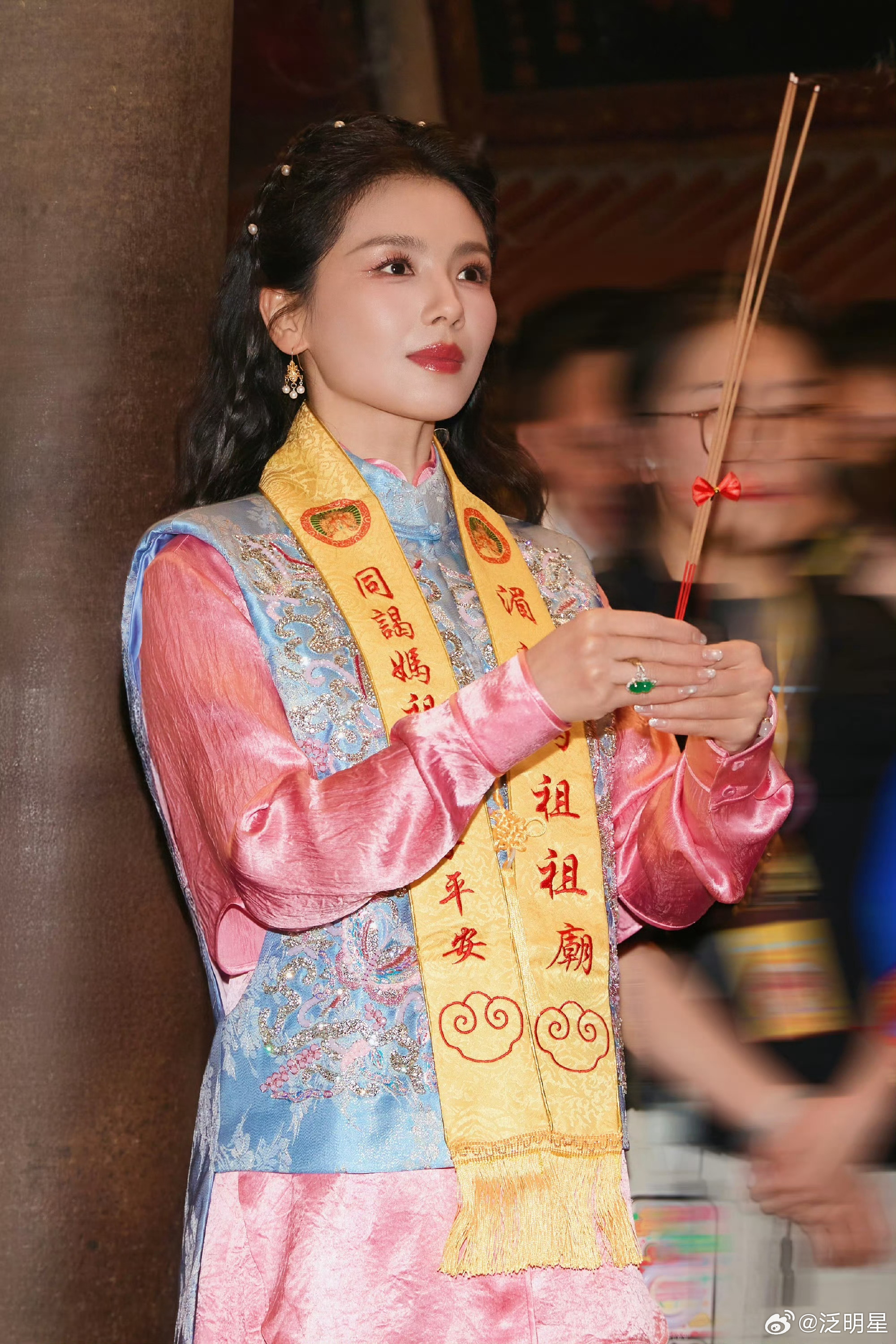 刘涛妈祖诞辰守夜刘涛妈祖妆造绝，感觉就是真妈祖！神性端庄优雅气质尽显！！ 