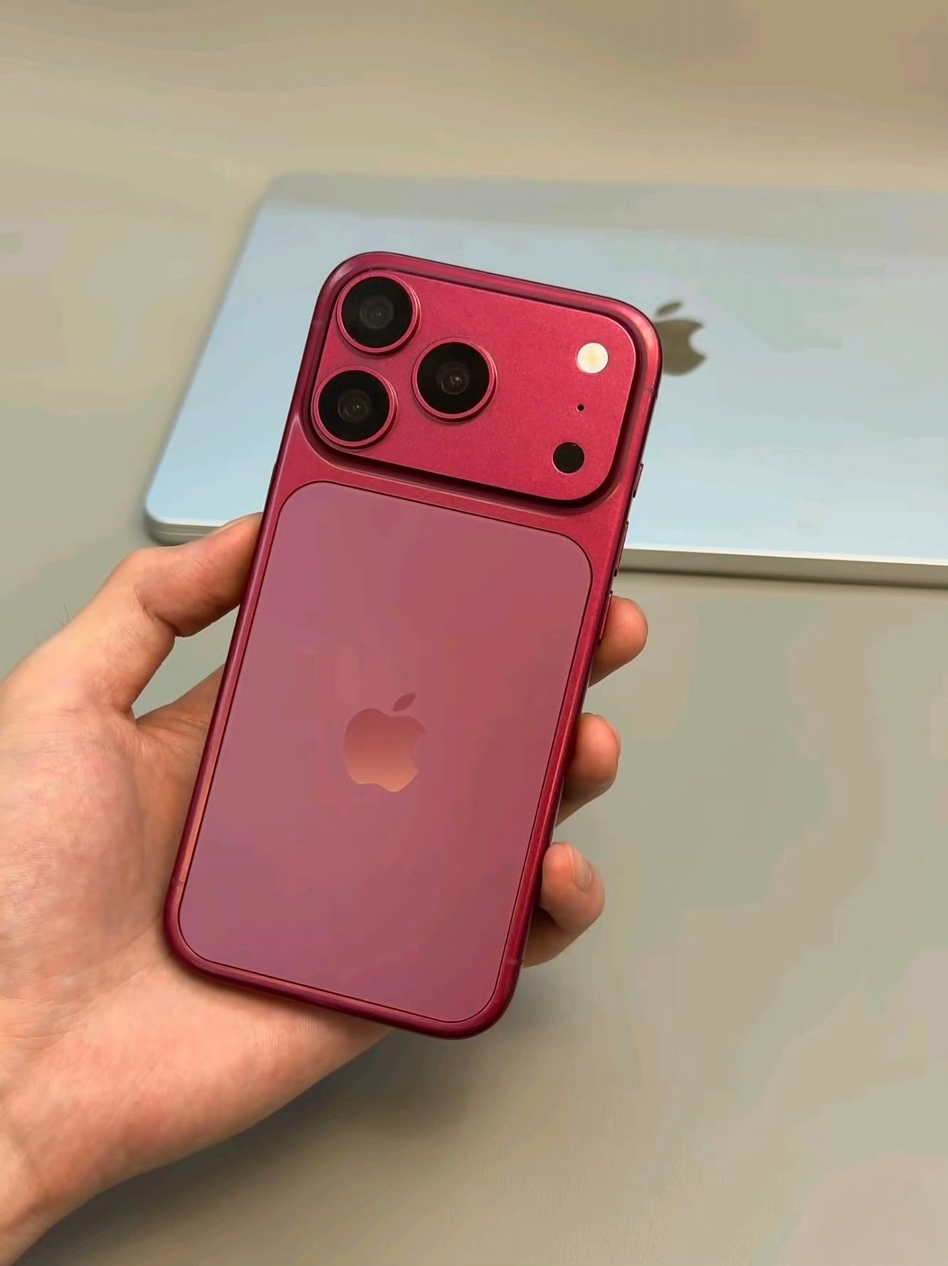 iPhone18Pro 涨价肯定会涨价，1000 元-2000 元不等，另外，苹