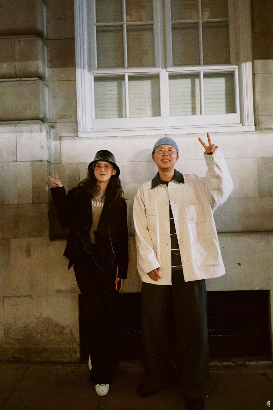 章泽天杜海涛伦敦看展合照章泽天杜海涛伦敦一起看展章泽天杜海涛伦敦看展合照，可以可