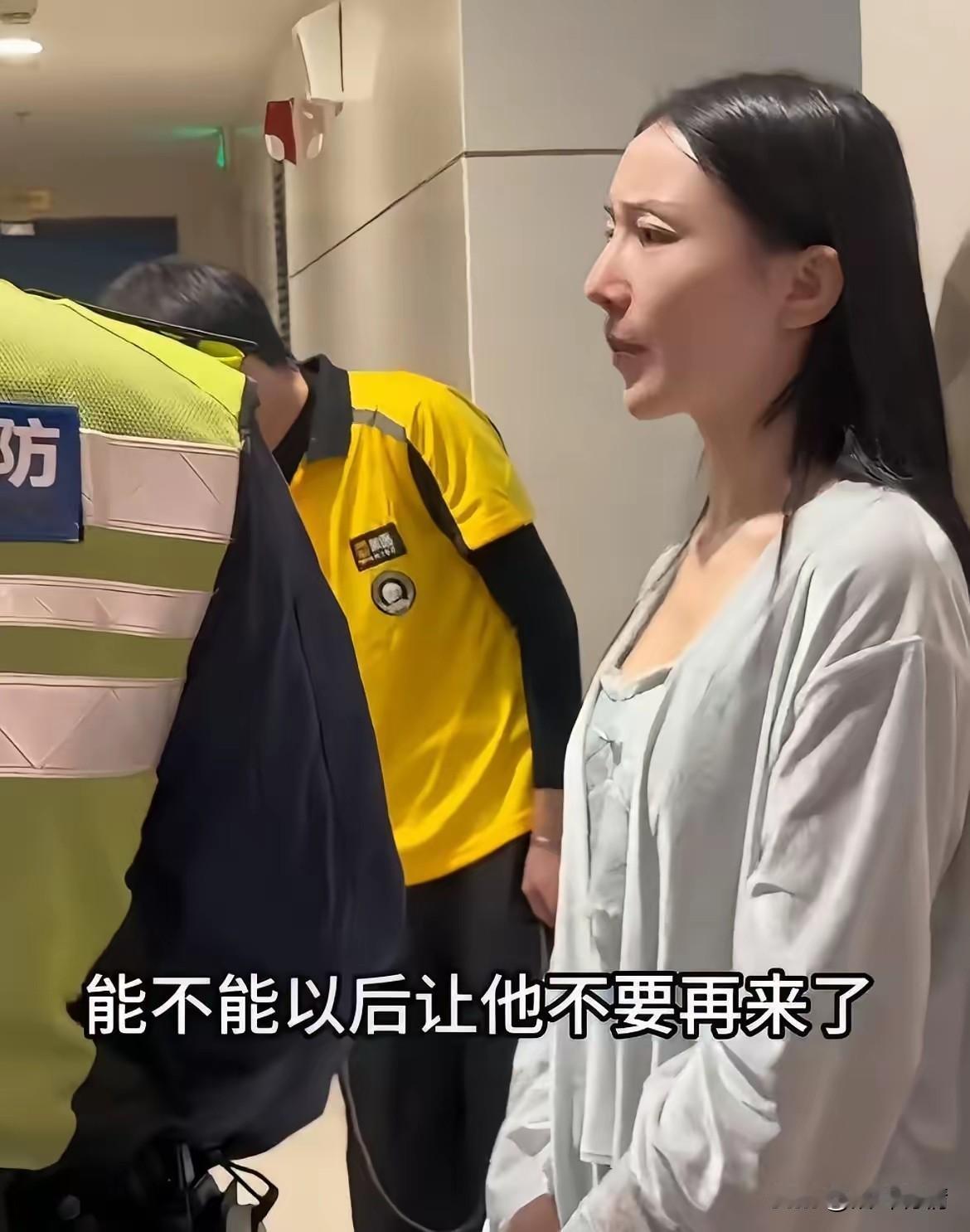 你敢信，深圳单身妈妈被外卖员骚扰，
这居然是个段子，
女主是35岁的单亲妈妈，