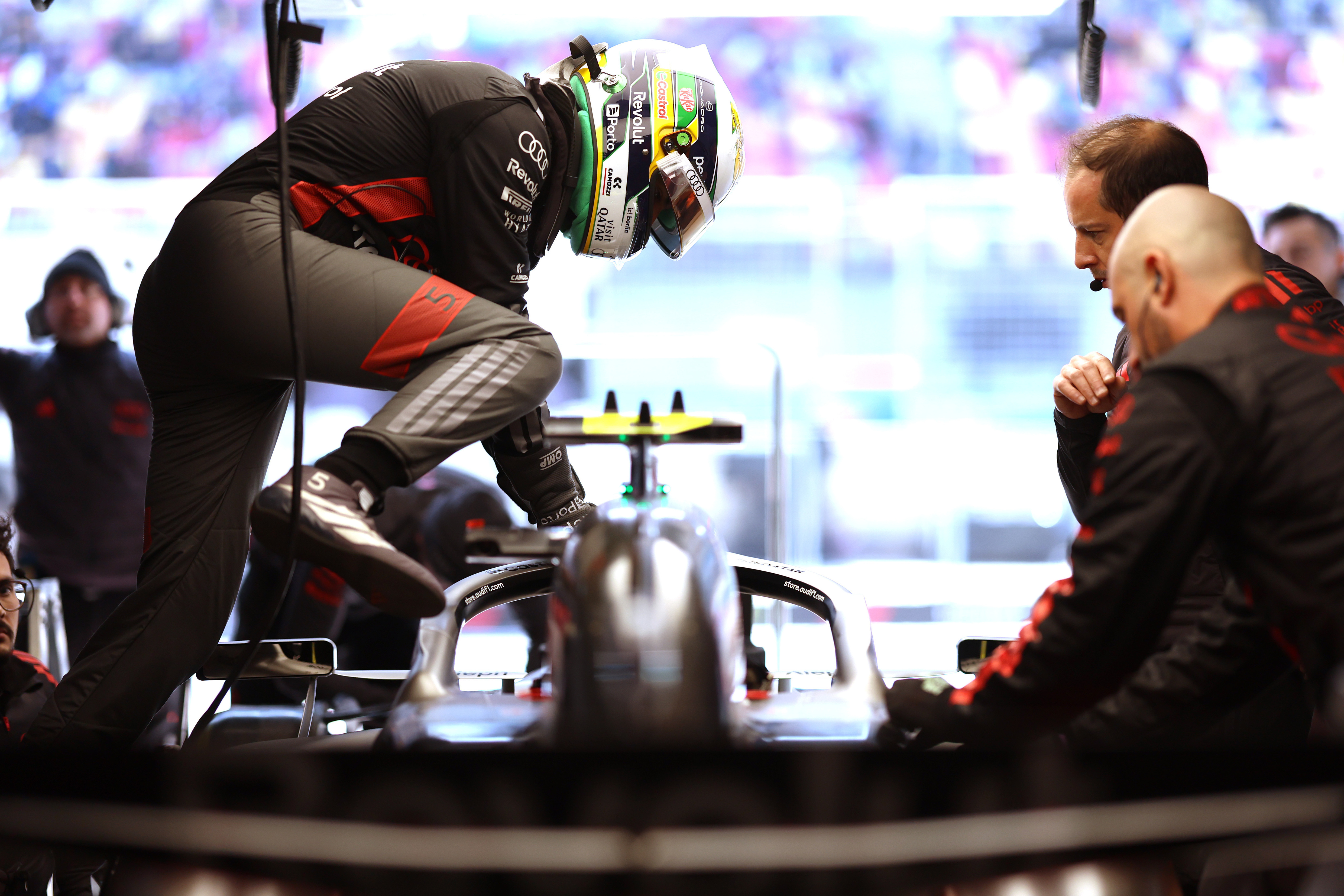 粉奥迪二十多年，没曾想过有一天能在F1赛场里见到四环的赛车，明天近距离感受下  