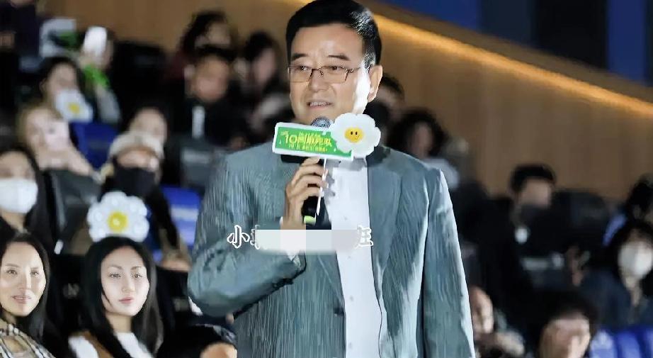 陈思诚也太幸福了吧！

前妻佟丽娅无敌漂亮，是很多男人心中的梦中情人。

儿子虽