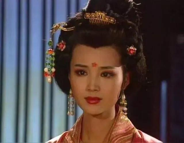 纹身是古代惩罚犯人的标志，正确叫法是“文身”不是纹身，本意是指烙铁刻上文字，烧红