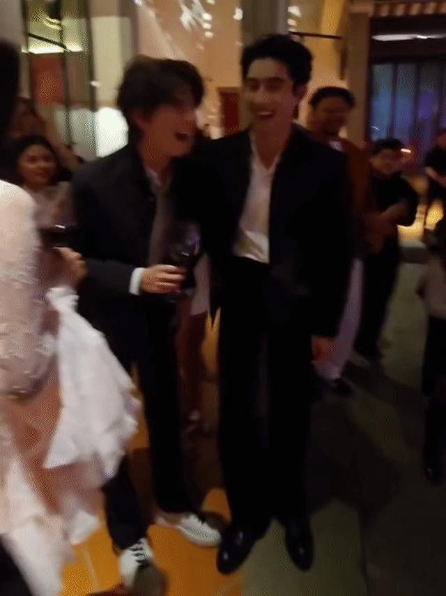 两口子就这样在晚宴上被一群人起哄跟婚宴有啥区别我笑得 ​​​