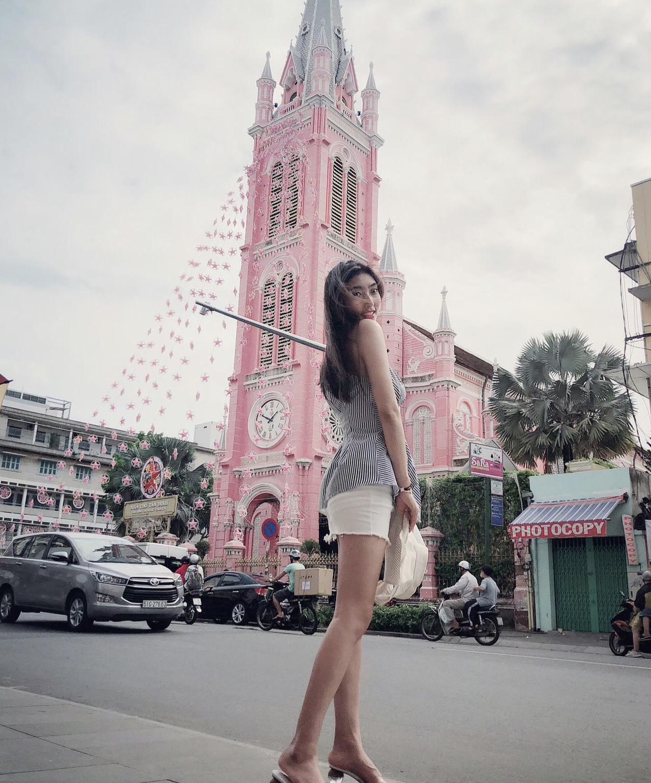 上热门 御姐 美女 跟我打卡最红地标 穿搭