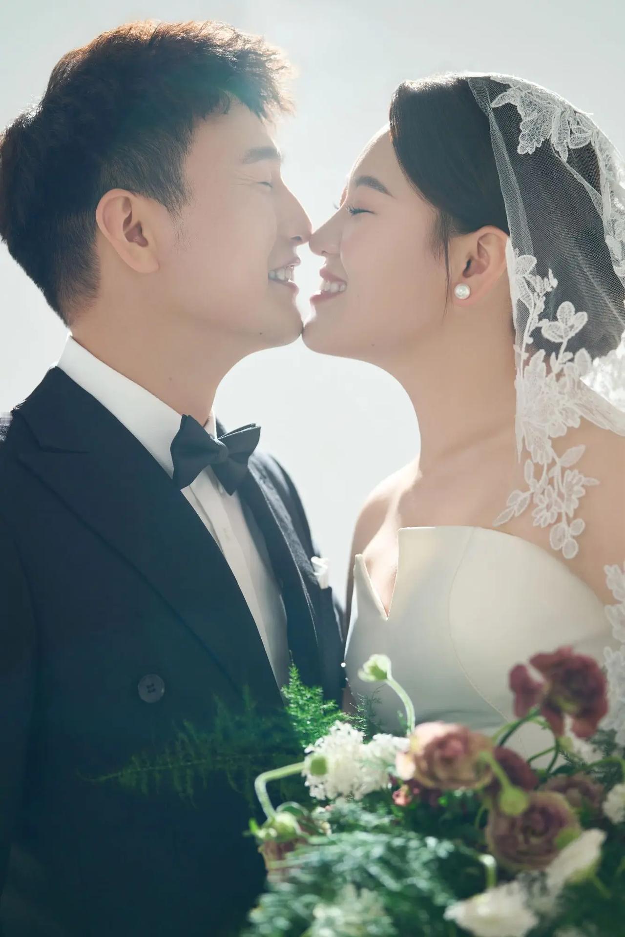 西安婚纱照真没踩雷。旅拍完总觉得缺点仪式感，果断回西安拍内景，选了IDo映画婚纱