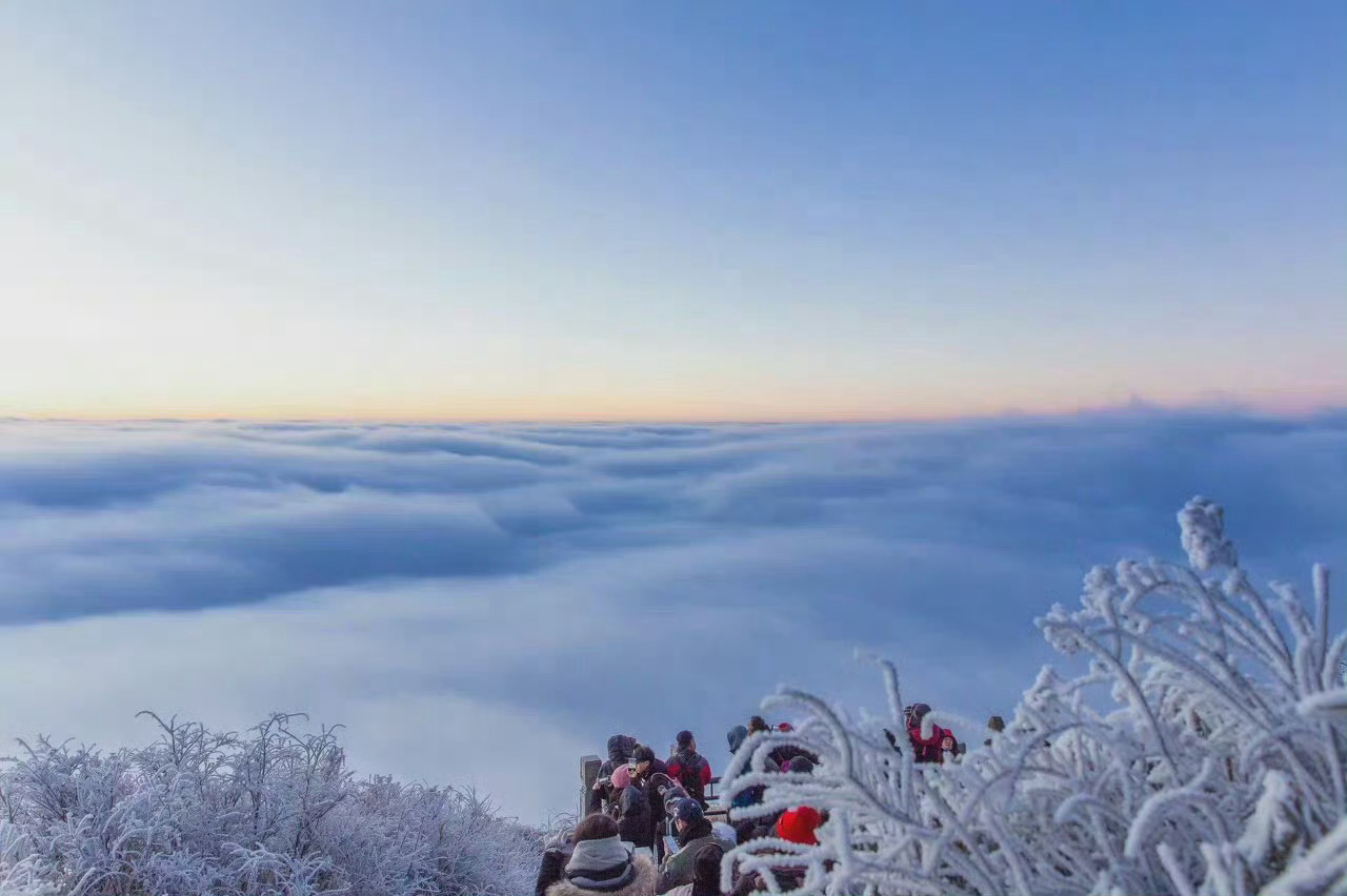 一下雪，峨眉山就成了人间仙境