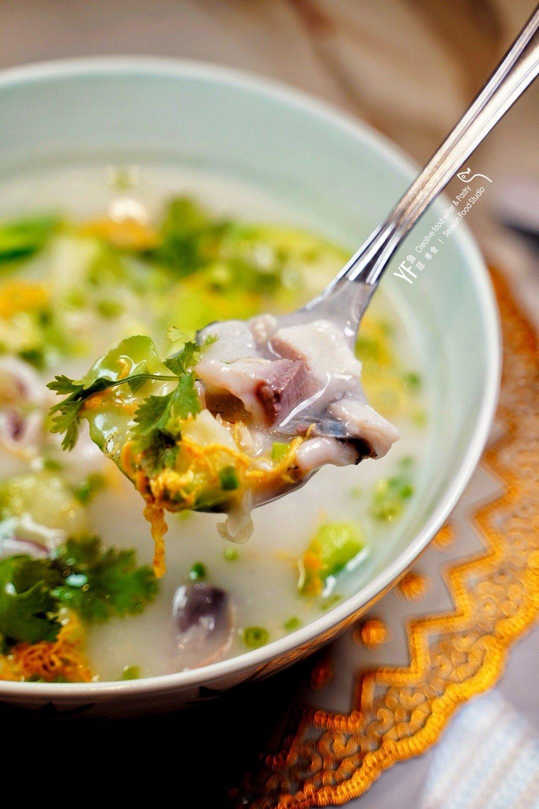 作为家人日常的食堂，以一“煲” 啫天下的惠食佳，“煲” 罗万飨，除了经典的传统粤