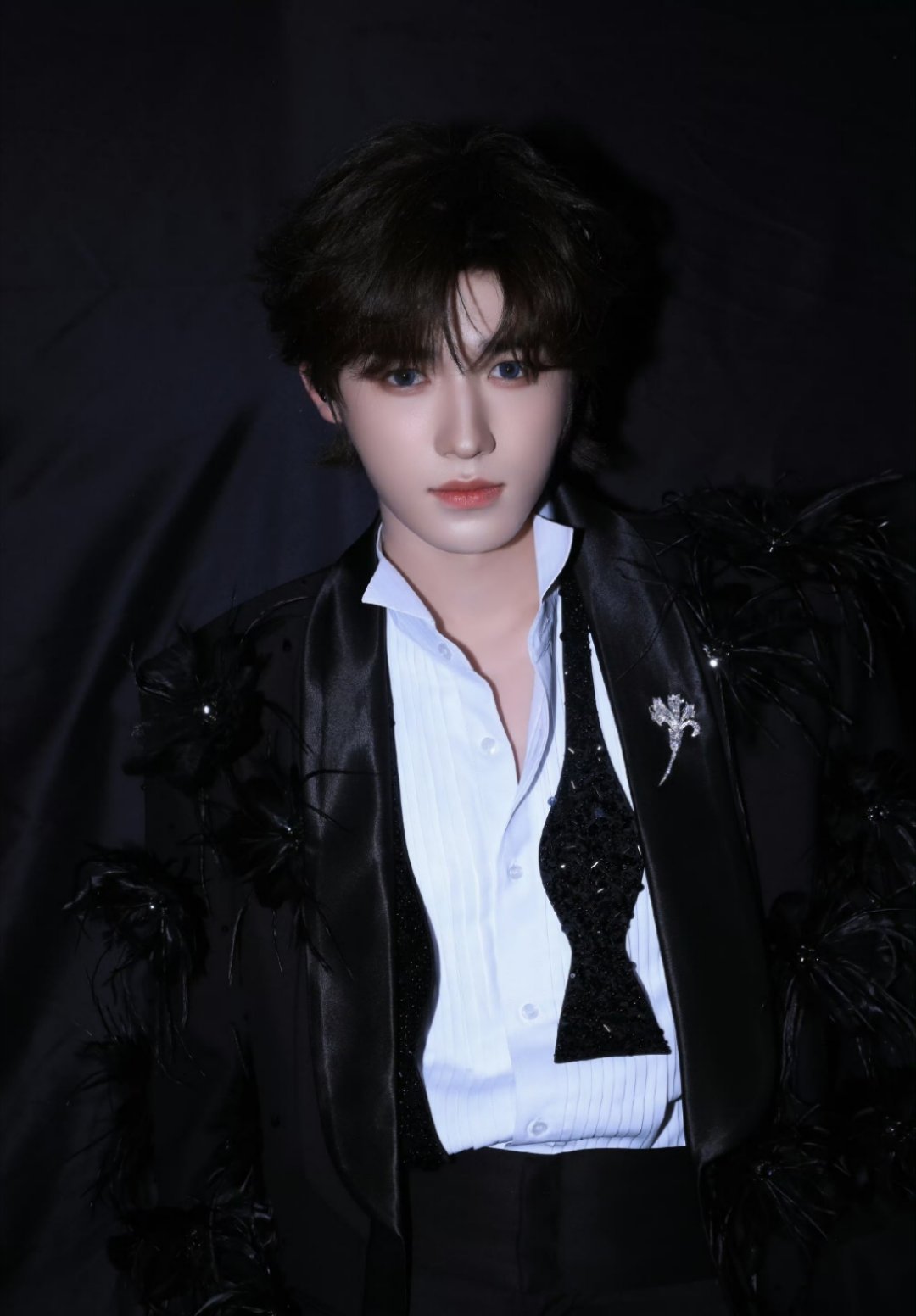 宋亚轩好帅～这个造型真的是帅气无比的程度期待更多作品～ 