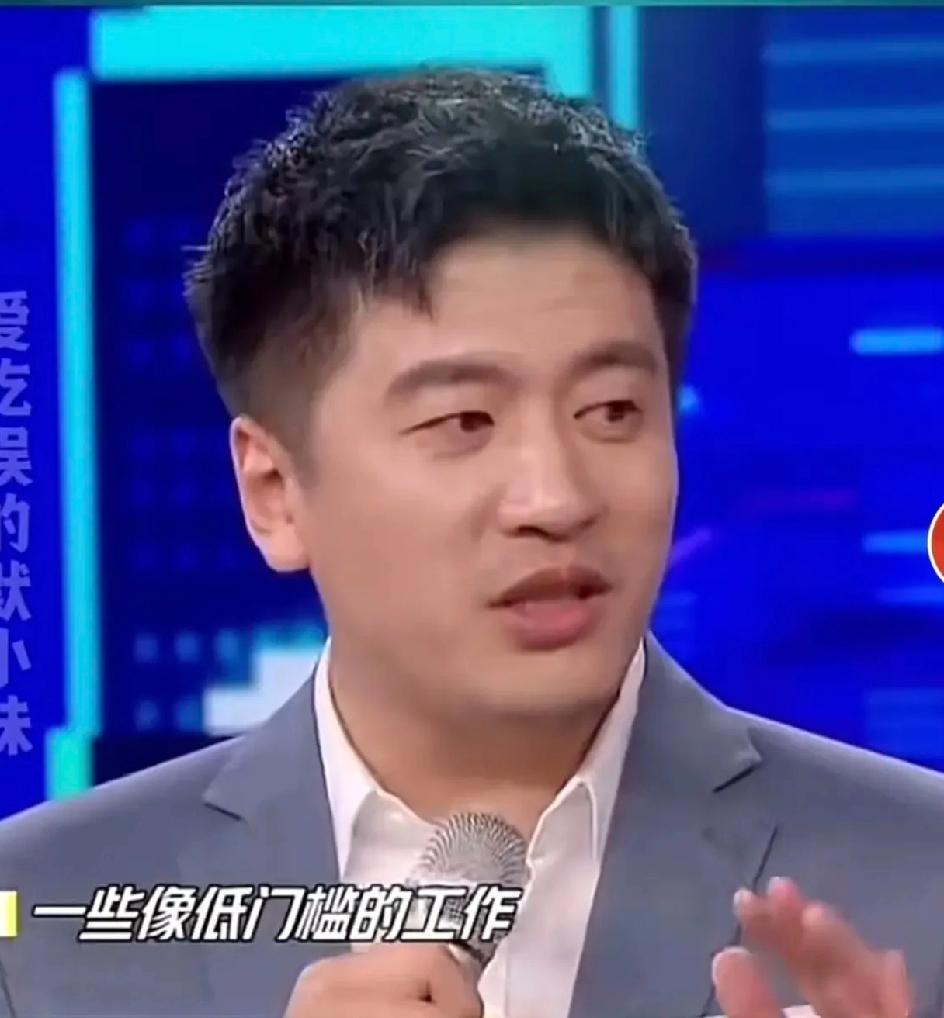 他摸爬滚打了那么多年，为人却直爽，实在，没有心眼，也从来不会阿谀奉承。他在汪涵的