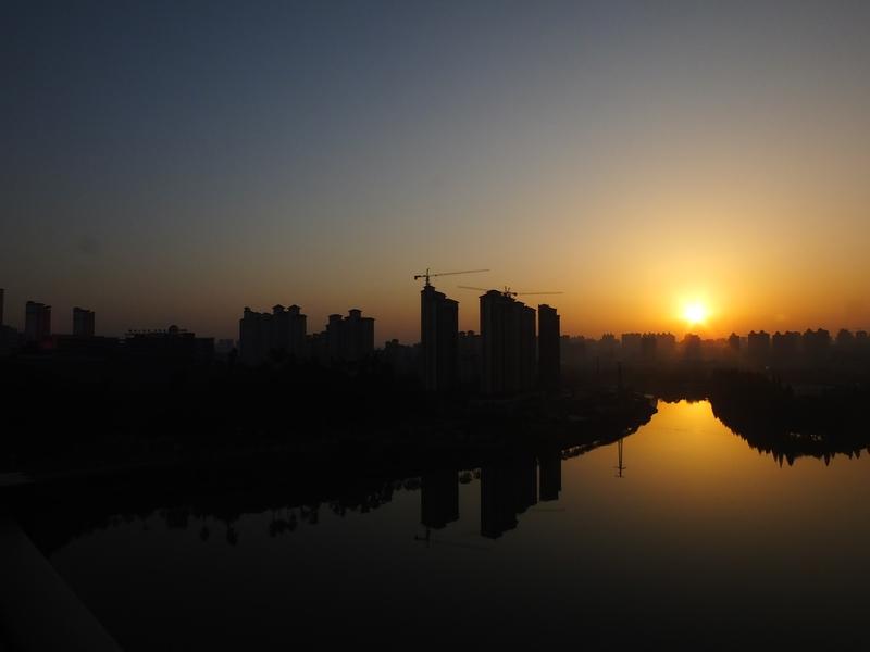 立冬到底该吃啥 立冬到底该吃啥？这可是个有讲究的事儿。老话说“立冬补冬，补嘴空”