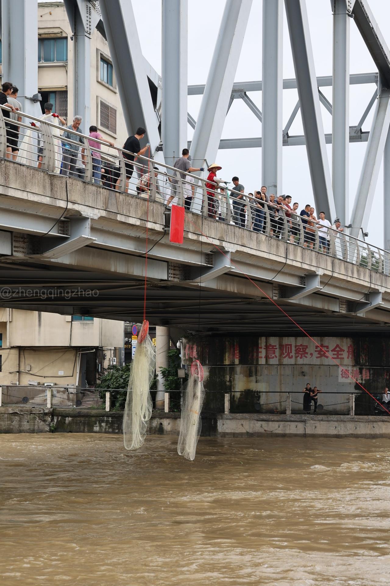 才知道先有武康，后有德清。
就置县而言，武康县比德清县，早469年。
但，小弟德