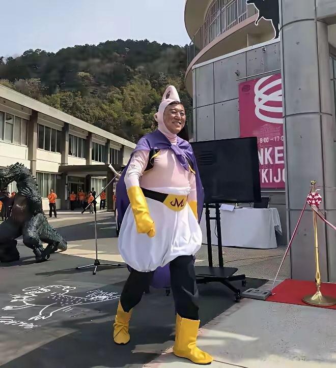 搞笑首相俊俏书生，石破茂年轻时候也曾经是俊俏模样，如今变成了喜感十足的中年油腻男