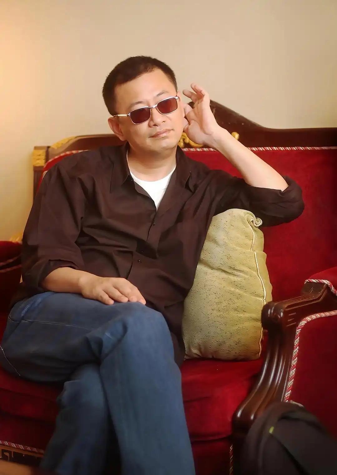 王家卫的录音被曝光了，里面的内容让人震惊不已。原来王家卫在背后居然说过金靖，我一