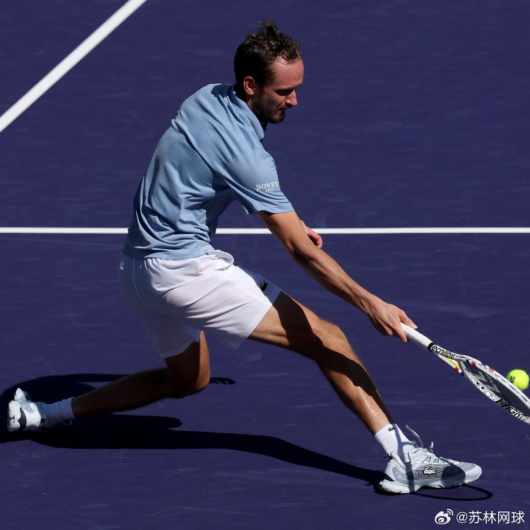 🇷🇺梅总6-3阿卡拉斯🇪🇸印第安维尔斯半决赛中，首盘先声夺人。回春的梅总