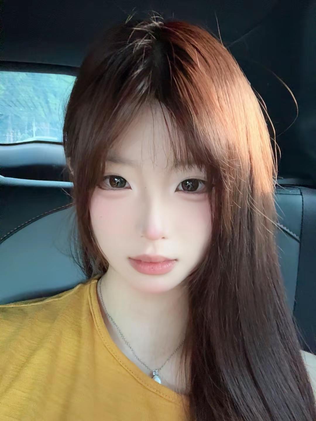 多幸运能在一起车内拍照姿势 方圆脸女生 韩系初恋发