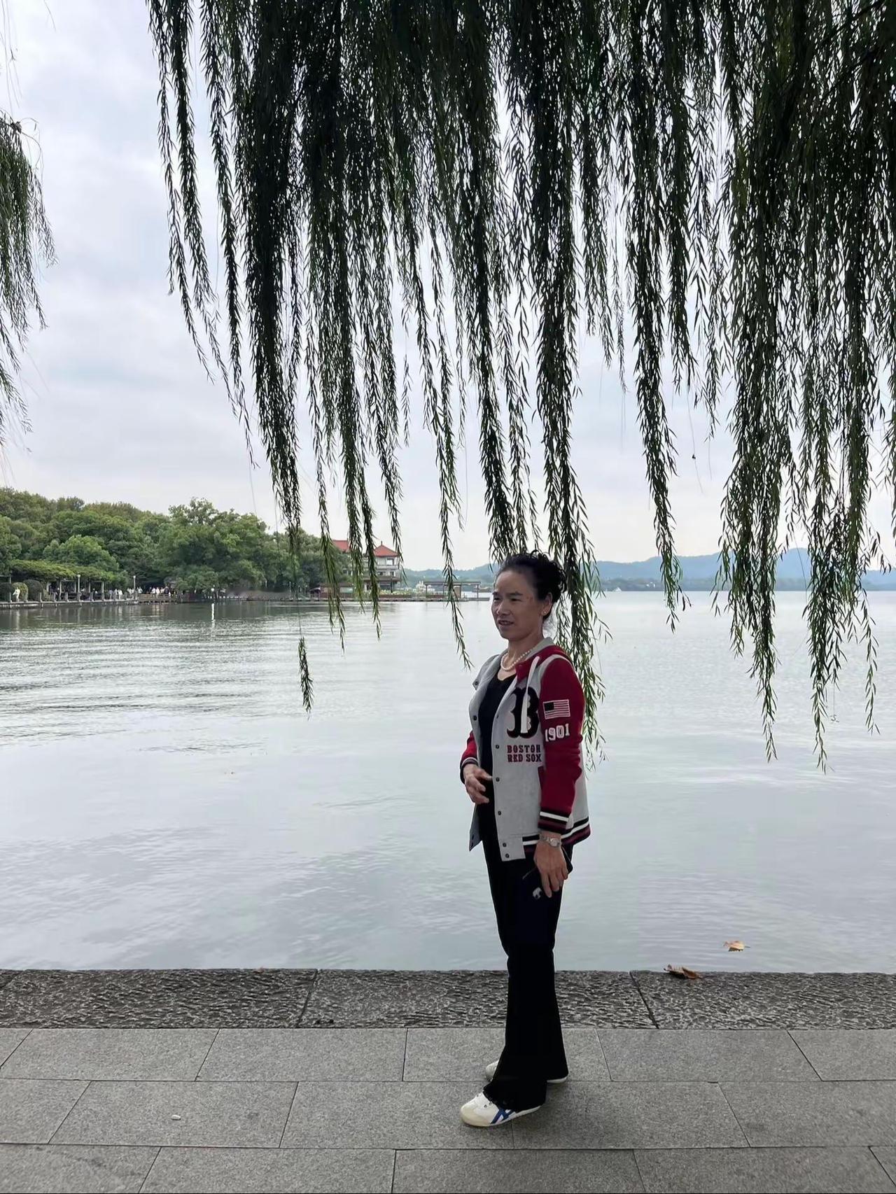 感谢有你让我想起你给我带来的快乐谢谢有你真好🍎记录我的旅游足迹 湖边美景美如画