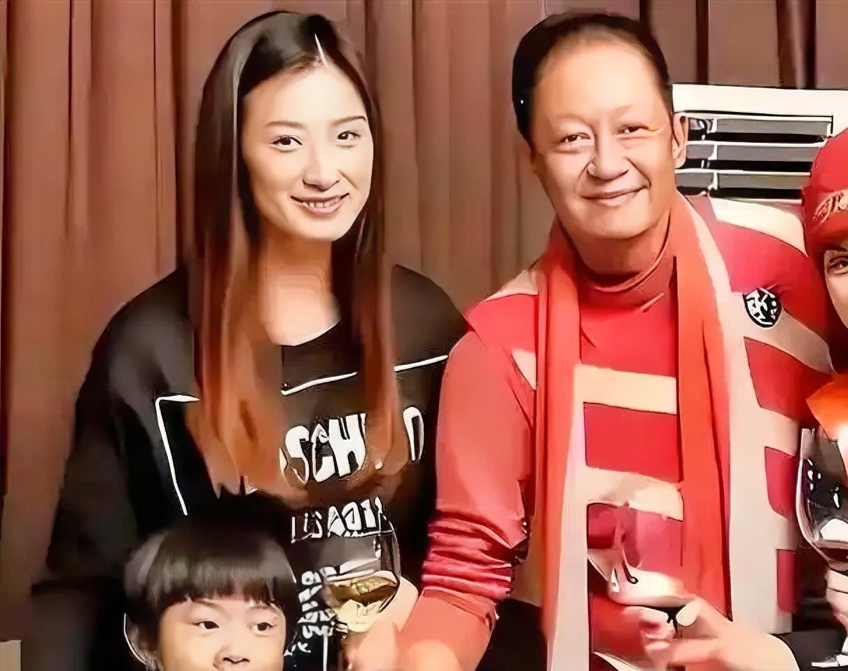 59 岁王志文娶小 12 岁富婆，如今咋样了？

当年这消息刚出来时，圈里圈外多