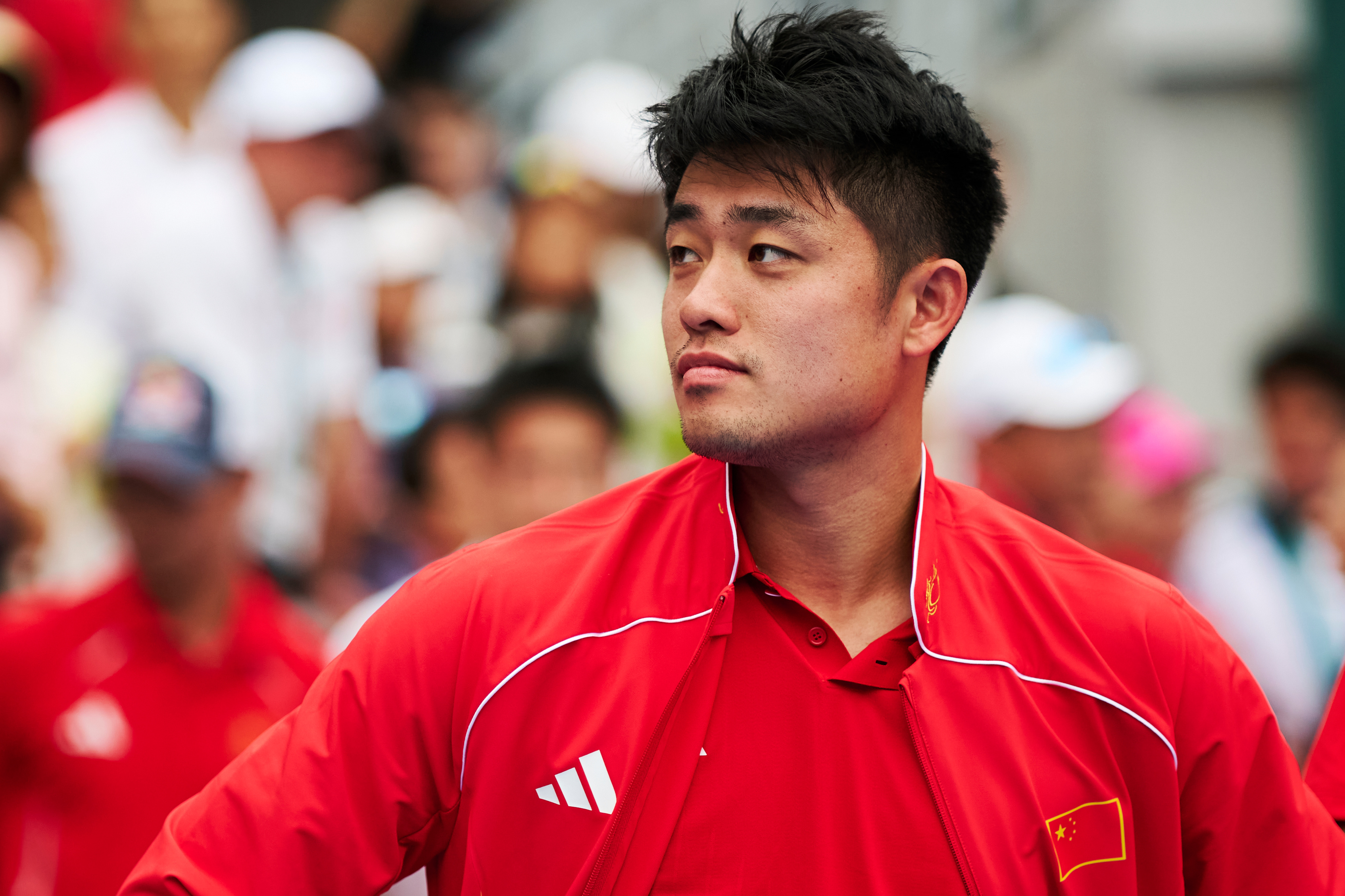 首天关键战立下头功，第二比赛日不战而胜！吴易昺和昺团队合影！吴妈妈也好可爱！恩师