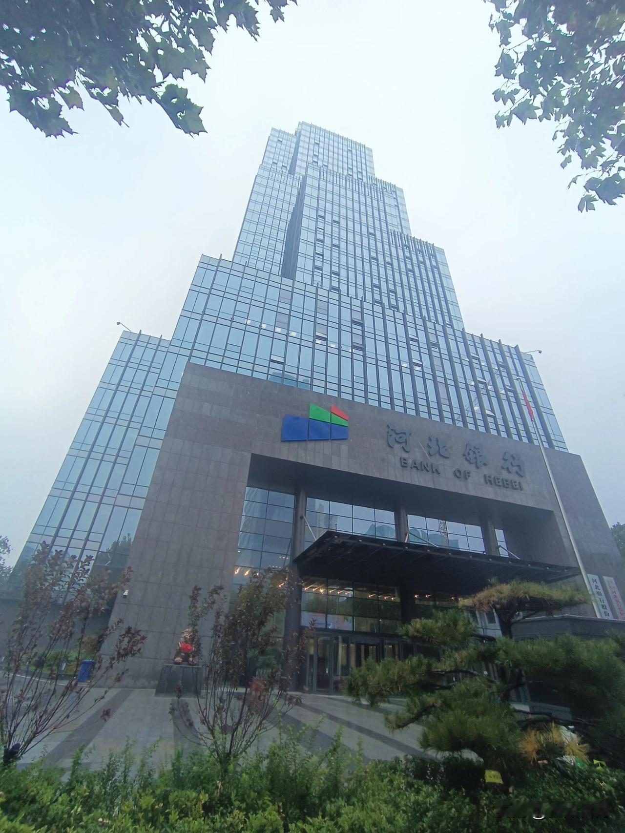 【城市巨变】石家庄北国商圈河北银行与富力中心两座地标性建筑遥相呼应，可以福利中心