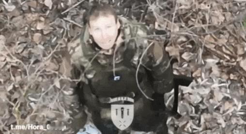1名幸存的俄军士兵面对乌克兰无人机没有“释放善意”，选择了跑路。这显然激怒了无人