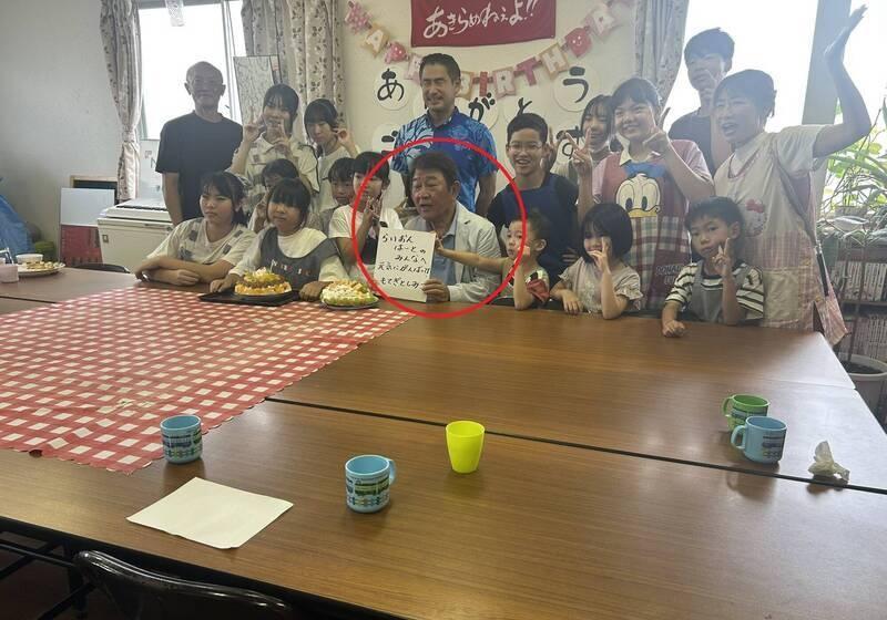 【自民党总裁参选人茂木敏充探访儿童食堂狂吃蛋糕引发争议】海外新鲜事日本
日本自民