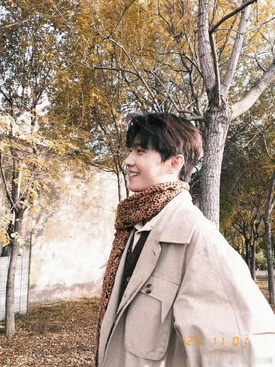 袁大帅给杨洋拍的ccd杨洋秋日恋歌袁大帅给杨洋拍的ccd，好看， ​​​