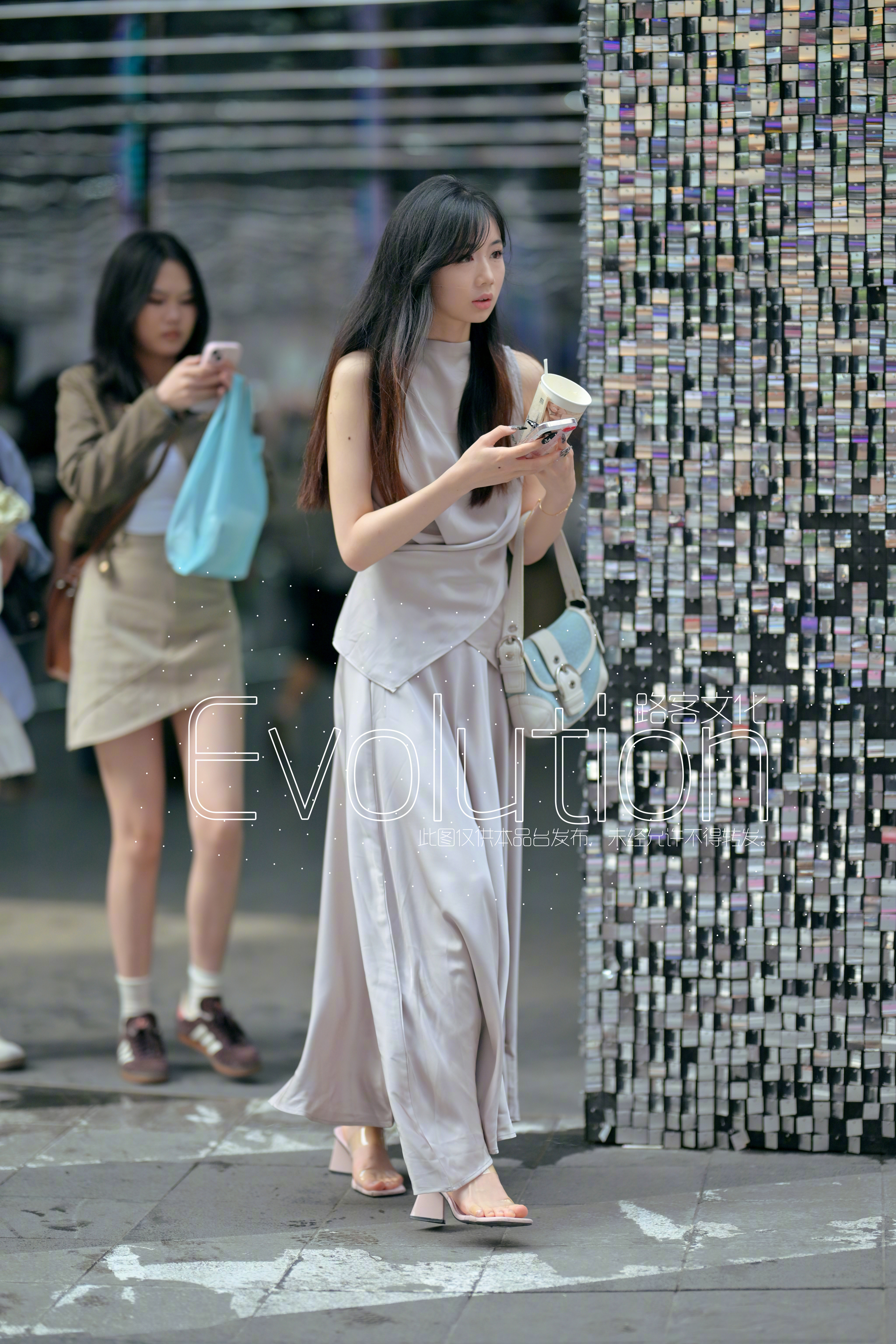 晚饭后各位还散步吗？夏天了你们那边热不热？ ​​​