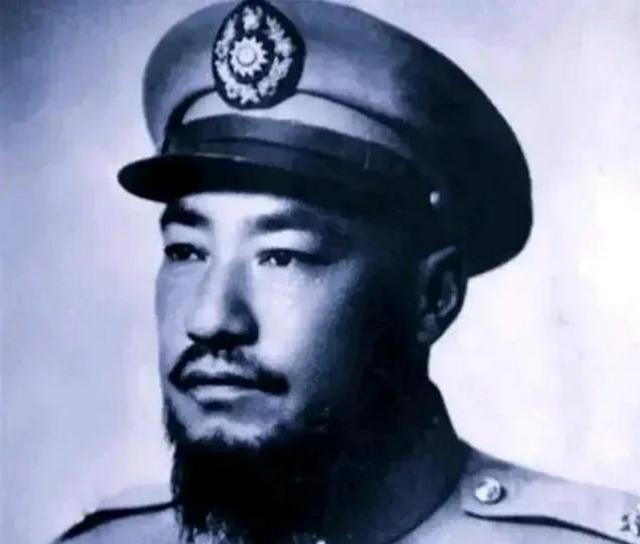 1958年，青海“土皇帝”马步芳偷偷在亲侄女喝的水里下了药，扒光她的衣服后，迫不